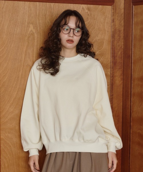 OLUN(オルン)の「"OLUN" Logo Raglan Over Sweat/"OLUN"ロゴ刺繍ラグランオーバースウェット(スウェット・レディース・ブラウン/グレー/アイボリー・FREE)」の21枚目の写真