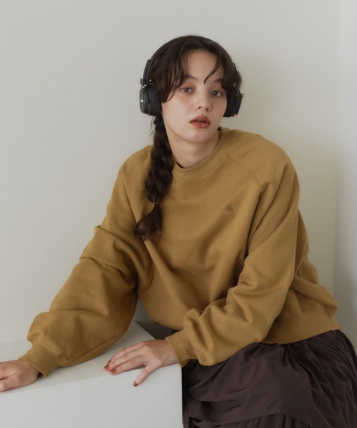 OLUN(オルン)の「"OLUN" Logo Raglan Over Sweat/"OLUN"ロゴ刺繍ラグランオーバースウェット(スウェット・レディース・ブラウン/グレー/アイボリー・FREE)」の6枚目の写真