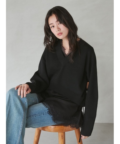 Mila Owen(ミラオーウェン)の「シアーVネックトプルーオーバー(ニット/セーター・レディース・ブラック/イエロー/アイボリー・F)」の3枚目の写真