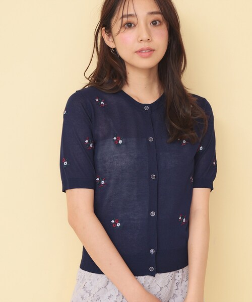 index(インデックス)の「フラワー刺繍カーディガン【洗濯機OK/抗ピル】(カーディガン/ボレロ・レディース・ライトベージュ/ネイビー/オフホワイト・38/40)」の3枚目の写真