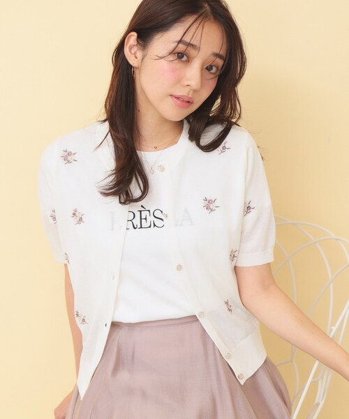 index(インデックス)の「フラワー刺繍カーディガン【洗濯機OK/抗ピル】(カーディガン/ボレロ・レディース・ライトベージュ/ネイビー/オフホワイト・38/40)」の1枚目の写真