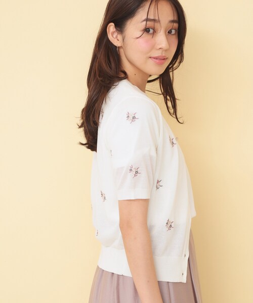 index(インデックス)の「フラワー刺繍カーディガン【洗濯機OK/抗ピル】(カーディガン/ボレロ・レディース・ライトベージュ/ネイビー/オフホワイト・38/40)」の19枚目の写真