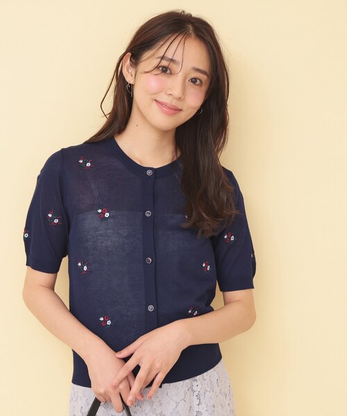 index(インデックス)の「フラワー刺繍カーディガン【洗濯機OK/抗ピル】(カーディガン/ボレロ・レディース・ライトベージュ/ネイビー/オフホワイト・38/40)」の17枚目の写真