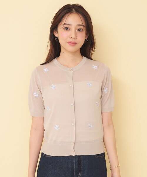 index(インデックス)の「フラワー刺繍カーディガン【洗濯機OK/抗ピル】(カーディガン/ボレロ・レディース・ライトベージュ/ネイビー/オフホワイト・38/40)」の7枚目の写真