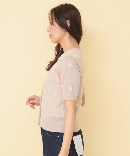 index(インデックス)の「フラワー刺繍カーディガン【洗濯機OK/抗ピル】(カーディガン/ボレロ・レディース・ライトベージュ/ネイビー/オフホワイト・38/40)」の8枚目の写真