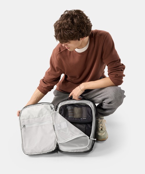 Matador(マタドール)の「Matador/マタドール 18L Personal Item Travel Pack/18L パーソナルアイテム トラベルパック(バックパック/リュック・メンズ・ワインレッド/ブラック/ダークグリーン・FREE)」の19枚目の写真
