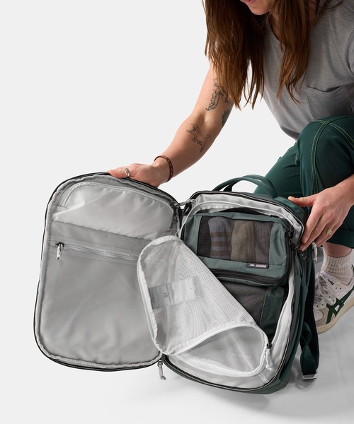 Matador(マタドール)の「Matador/マタドール 18L Personal Item Travel Pack/18L パーソナルアイテム トラベルパック(バックパック/リュック・メンズ・ワインレッド/ブラック/ダークグリーン・FREE)」の17枚目の写真