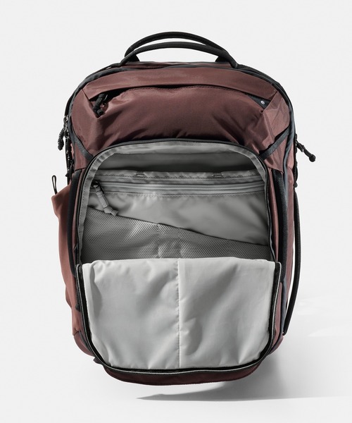 Matador(マタドール)の「Matador/マタドール 18L Personal Item Travel Pack/18L パーソナルアイテム トラベルパック(バックパック/リュック・メンズ・ワインレッド/ブラック/ダークグリーン・FREE)」の8枚目の写真