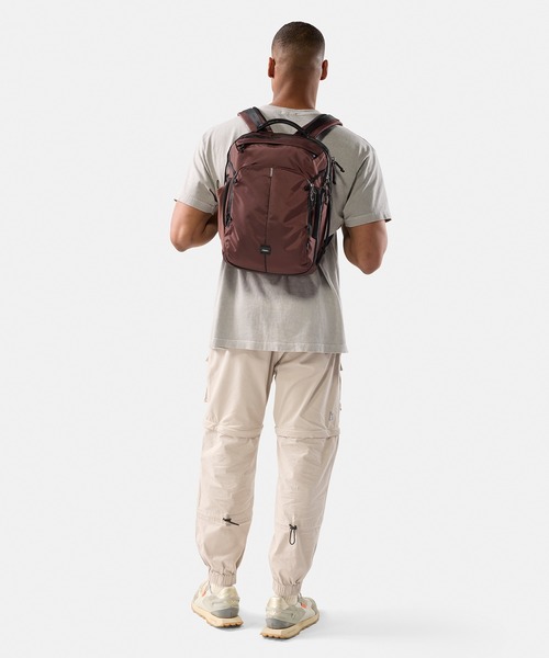 Matador(マタドール)の「Matador/マタドール 18L Personal Item Travel Pack/18L パーソナルアイテム トラベルパック(バックパック/リュック・メンズ・ワインレッド/ブラック/ダークグリーン・FREE)」の9枚目の写真