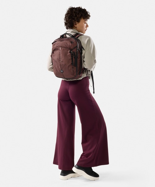 Matador(マタドール)の「Matador/マタドール 18L Personal Item Travel Pack/18L パーソナルアイテム トラベルパック(バックパック/リュック・メンズ・ワインレッド/ブラック/ダークグリーン・FREE)」の10枚目の写真