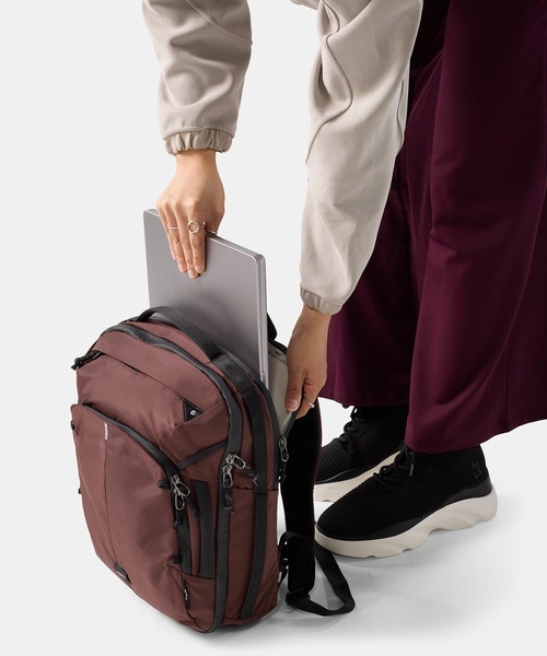 Matador(マタドール)の「Matador/マタドール 18L Personal Item Travel Pack/18L パーソナルアイテム トラベルパック(バックパック/リュック・メンズ・ワインレッド/ブラック/ダークグリーン・FREE)」の11枚目の写真