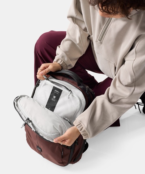 Matador(マタドール)の「Matador/マタドール 18L Personal Item Travel Pack/18L パーソナルアイテム トラベルパック(バックパック/リュック・メンズ・ワインレッド/ブラック/ダークグリーン・FREE)」の4枚目の写真