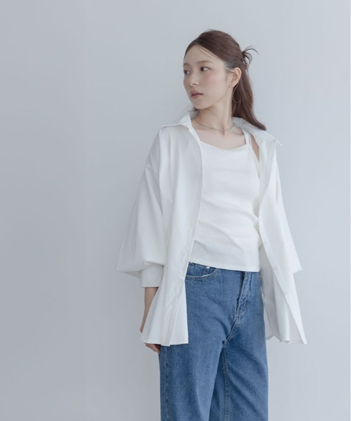 maviru(マヴィル)の「ゆったりなのに、すっきり見える。タック オーバーサイズ シャツ(シャツ/ブラウス・レディース・ブルーグレー/オフホワイト/ブラック・FREE)」の6枚目の写真