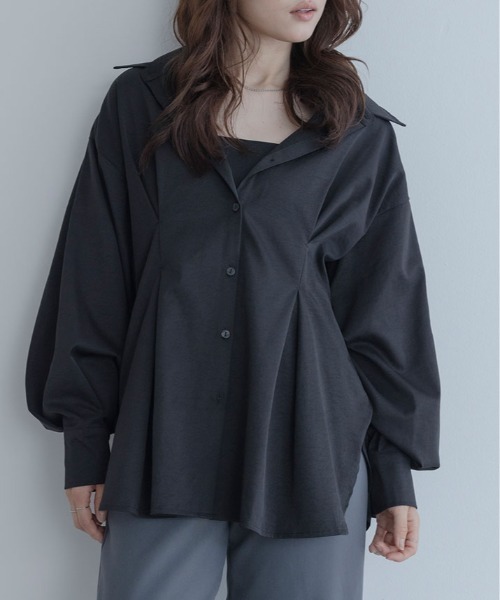 maviru(マヴィル)の「ゆったりなのに、すっきり見える。タック オーバーサイズ シャツ(シャツ/ブラウス・レディース・ブルーグレー/オフホワイト/ブラック・FREE)」の12枚目の写真