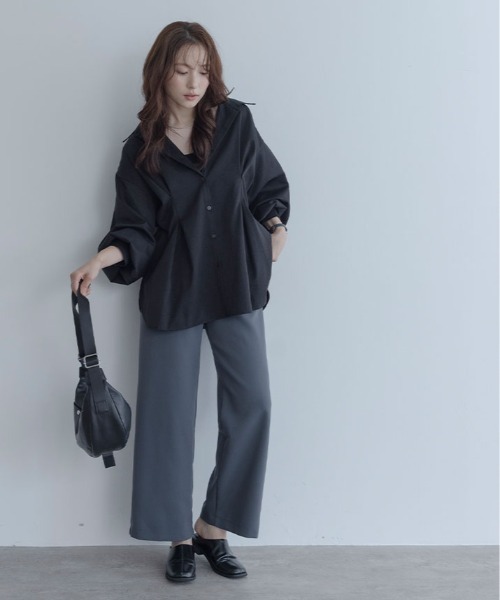 maviru(マヴィル)の「ゆったりなのに、すっきり見える。タック オーバーサイズ シャツ(シャツ/ブラウス・レディース・ブルーグレー/オフホワイト/ブラック・FREE)」の13枚目の写真