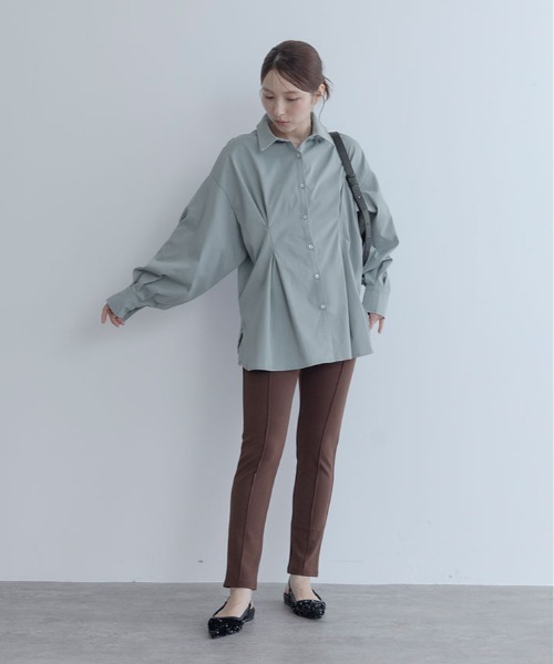 maviru(マヴィル)の「ゆったりなのに、すっきり見える。タック オーバーサイズ シャツ(シャツ/ブラウス・レディース・ブルーグレー/オフホワイト/ブラック・FREE)」の22枚目の写真