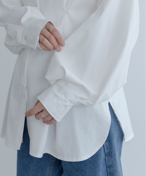 maviru(マヴィル)の「ゆったりなのに、すっきり見える。タック オーバーサイズ シャツ(シャツ/ブラウス・レディース・ブルーグレー/オフホワイト/ブラック・FREE)」の10枚目の写真