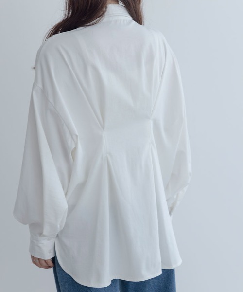 maviru(マヴィル)の「ゆったりなのに、すっきり見える。タック オーバーサイズ シャツ(シャツ/ブラウス・レディース・ブルーグレー/オフホワイト/ブラック・FREE)」の11枚目の写真