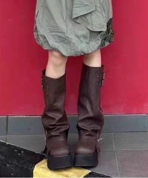 Vipoa(ヴィポア)の「Volume cover long boots(ブーツ・レディース・ブラック/ブラウン・SMALL/MEDIUM/LARGE)」の11枚目の写真