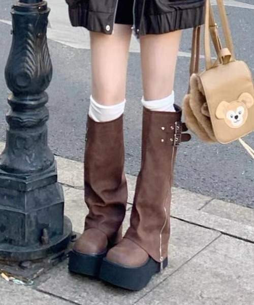 Vipoa(ヴィポア)の「Volume cover long boots(ブーツ・レディース・ブラック/ブラウン・SMALL/MEDIUM/LARGE)」の14枚目の写真