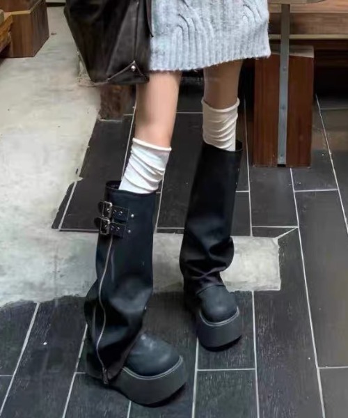 Vipoa(ヴィポア)の「Volume cover long boots(ブーツ・レディース・ブラック/ブラウン・SMALL/MEDIUM/LARGE)」の21枚目の写真