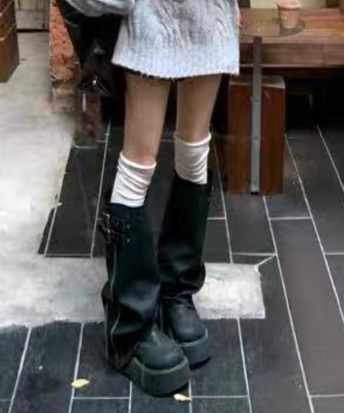 Vipoa(ヴィポア)の「Volume cover long boots(ブーツ・レディース・ブラック/ブラウン・SMALL/MEDIUM/LARGE)」の22枚目の写真