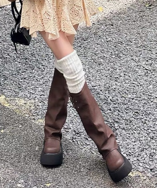 Vipoa(ヴィポア)の「Volume cover long boots(ブーツ・レディース・ブラック/ブラウン・SMALL/MEDIUM/LARGE)」の5枚目の写真
