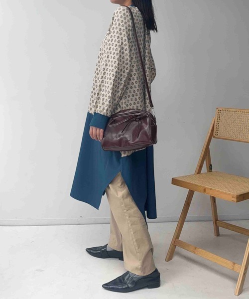 AS KNOW AS plus（アズノゥアズプラス）の「☆ゆったりシルエット ラウンド 異素材切り替え 袖リブシャツワンピース（シャツワンピース・レディース・グレー系その他/ブルー系その他/ベージュ系その他・FREE）」の4枚目の写真