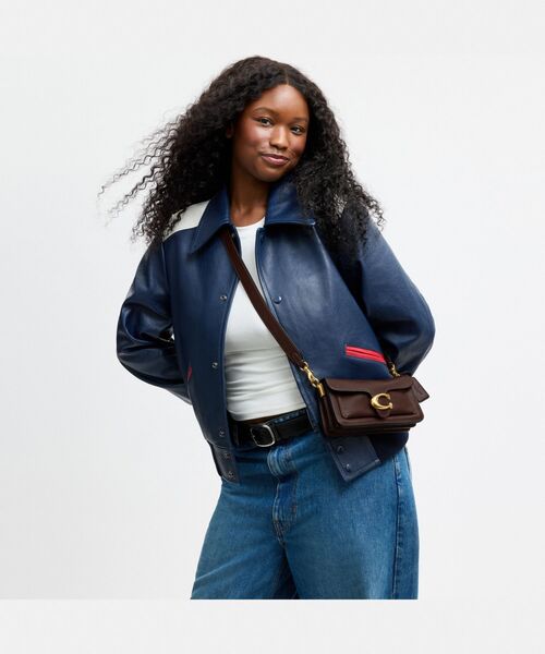 COACH(コーチ)の「ソフト タビー ショルダー バッグ 20(ショルダーバッグ・レディース・ブラウン系その他・ONE)」の4枚目の写真
