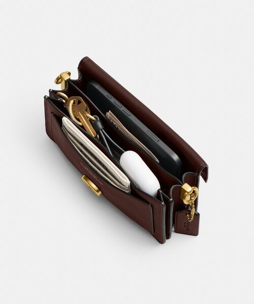 COACH(コーチ)の「ソフト タビー ショルダー バッグ 20(ショルダーバッグ・レディース・ブラウン系その他・ONE)」の6枚目の写真