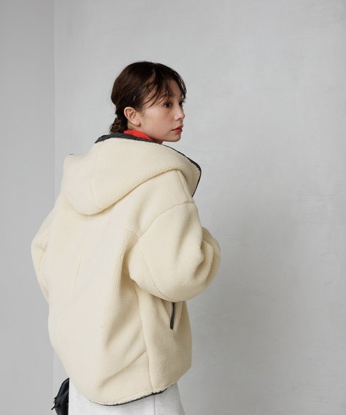 BAYFLOW（ベイフロー）の「リバーシブルボアショートフーディー（ブルゾン・レディース・ホワイト系/ブラック系・フリー）」の8枚目の写真