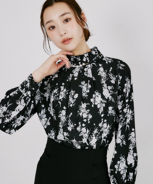 tocco closet(トッコ クローゼット)の「【ZOZO限定】パール×チェーンフリルネックアソートパターンブラウス(シャツ/ブラウス・レディース・ブラック/ホワイト/オフホワイト/ネイビー・M)」の3枚目の写真