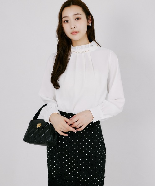 tocco closet(トッコ クローゼット)の「【ZOZO限定】パール×チェーンフリルネックアソートパターンブラウス(シャツ/ブラウス・レディース・ブラック/ホワイト/オフホワイト/ネイビー・M)」の11枚目の写真