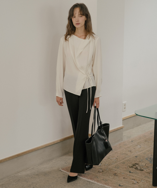 TILL I DIE（ティルアイダイ）の「Soft leather oversized shoulder bag [TIFA06AH04]_Black（ショルダーバッグ・レディース・ブラック・ONE）」の2枚目の写真