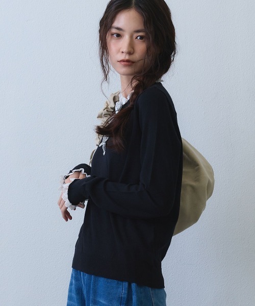 Clum(クルム)の「pearl button lace trim knit top / パールボタンレーストリムニットトップス(Tシャツ/カットソー・レディース・ホワイト/ブラック・FREE)」の4枚目の写真