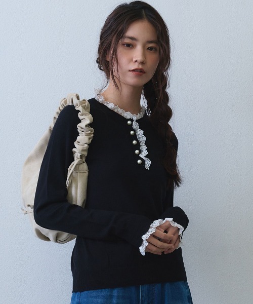 Clum(クルム)の「pearl button lace trim knit top / パールボタンレーストリムニットトップス(Tシャツ/カットソー・レディース・ホワイト/ブラック・FREE)」の3枚目の写真