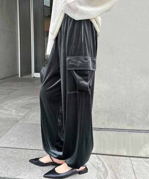 andme(アンドミー)の「ベロアイージーカーゴパンツ(その他パンツ・レディース・ブルー/ブラック・L/M)」の2枚目の写真