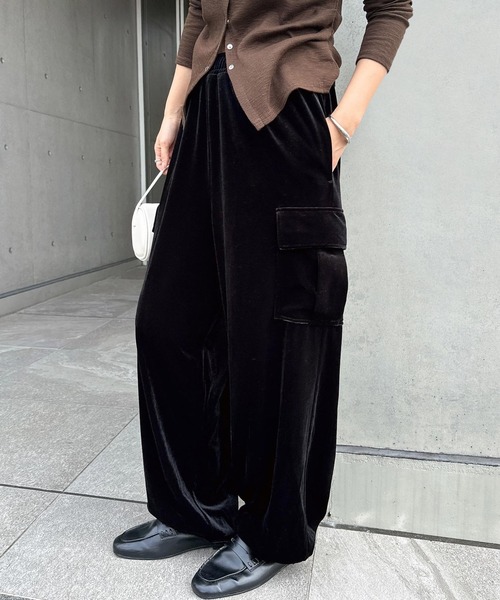 andme(アンドミー)の「ベロアイージーカーゴパンツ(その他パンツ・レディース・ブルー/ブラック・L/M)」の1枚目の写真