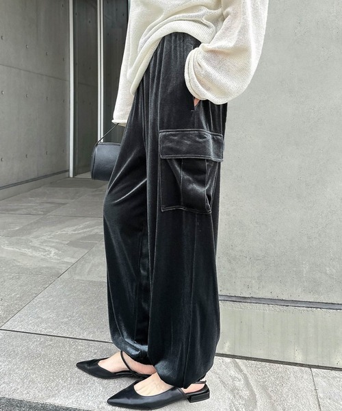 andme(アンドミー)の「ベロアイージーカーゴパンツ(その他パンツ・レディース・ブルー/ブラック・L/M)」の16枚目の写真