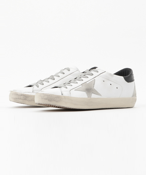 GOLDEN GOOSE（ゴールデングース）の「GOLDEN GOOSE DELUXE BRAND レザーローカットスニーカー GCOMS590（スニーカー・メンズ・ホワイト/ブラック・42/41）」の2枚目の写真
