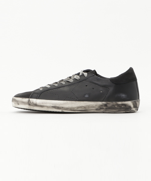GOLDEN GOOSE（ゴールデングース）の「GOLDEN GOOSE DELUXE BRAND レザーローカットスニーカー GCOMS590（スニーカー・メンズ・ホワイト/ブラック・42/41）」の3枚目の写真