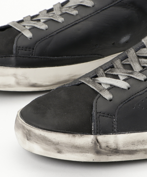 GOLDEN GOOSE（ゴールデングース）の「GOLDEN GOOSE DELUXE BRAND レザーローカットスニーカー GCOMS590（スニーカー・メンズ・ホワイト/ブラック・42/41）」の7枚目の写真
