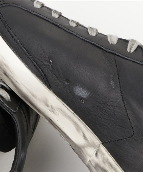 GOLDEN GOOSE（ゴールデングース）の「GOLDEN GOOSE DELUXE BRAND レザーローカットスニーカー GCOMS590（スニーカー・メンズ・ホワイト/ブラック・42/41）」の9枚目の写真