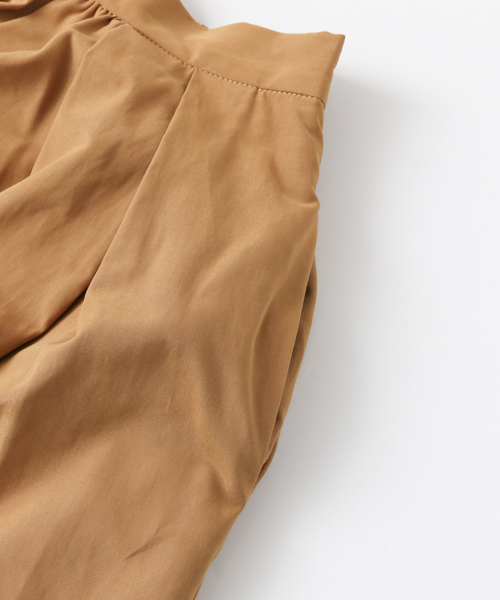 URBAN RESEARCH（アーバンリサーチ）の「 UR ピーチギャザーフレアスカート（スカート・レディース・キャメル/ベージュ/スミクロ・FREE）」の6枚目の写真