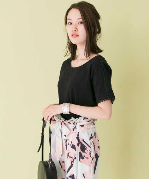 URBAN RESEARCH（アーバンリサーチ）の「つぶつぶレースTシャツ（Tシャツ/カットソー・レディース・カーキ/ブラック/イエロー/オフホワイト・FREE）」の6枚目の写真