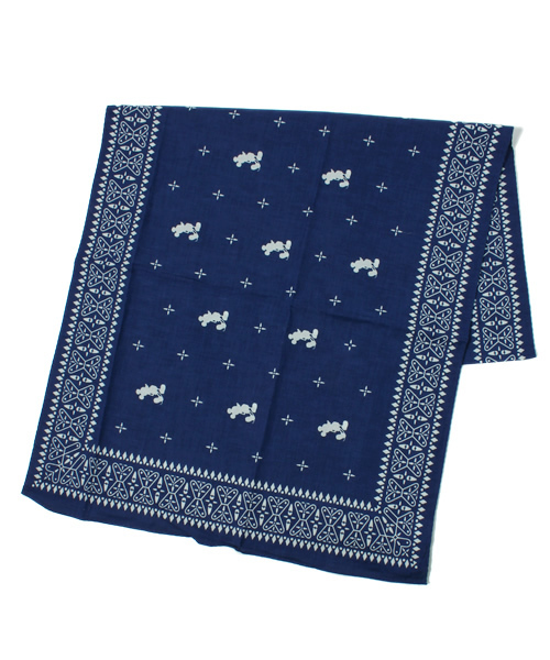 SHIPS JET BLUE(シップスジェットブルー)の「JB: ミッキー バンダナストール(マフラー・メンズ・ブラック/レッド/ネイビー・ONE SIZE)」の3枚目の写真