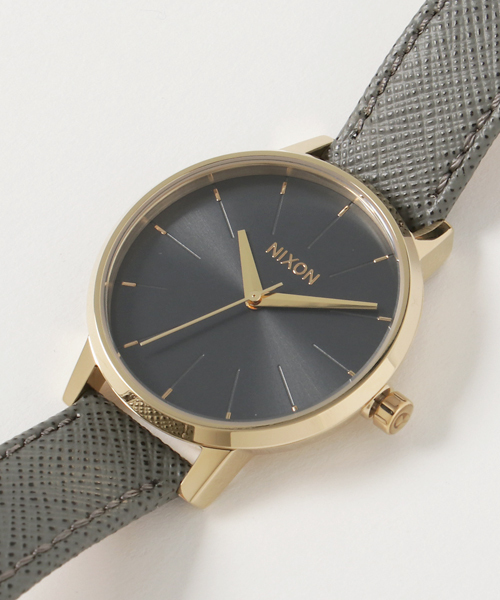 NIXON（ニクソン）の「KENSINGTON LEATHER NA1082815-00 LIGHT GOLD/CHARCOAL（アナログ腕時計・レディース・ゴールド・FREE）」の6枚目の写真