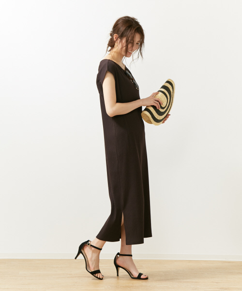美品、！ルージュヴィフ　バックデザインリブワンピース　ブラウンダーク　ブラウン 美品、！ルージュヴィフ バックデザインリブワンピース ブラウン