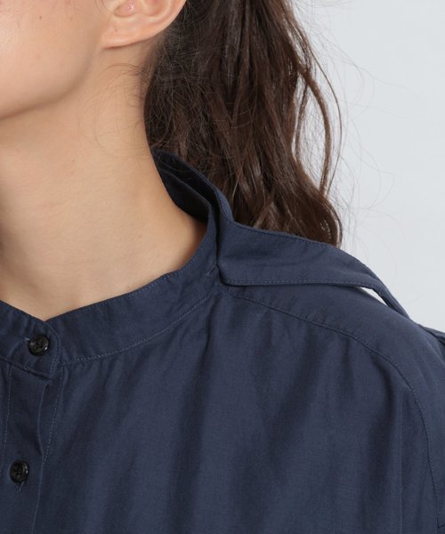 niko and...（ニコアンド）の「ノットカラービッグシャツ（シャツ/ブラウス・レディース・ブラック/ネイビー/オフホワイト・MEDIUM/LARGE）」の11枚目の写真