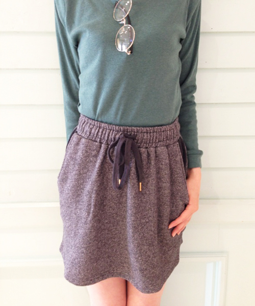 Kastane（カスタネ）の「【Kastane】裏毛ミニSK（スカート・レディース・グレー/オフホワイト/ブルー/チャコールグレー・FREE）」の2枚目の写真